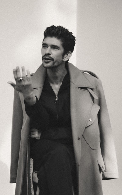 Ben Whishaw UGjhEx1F_o