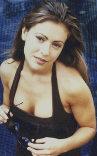 Alyssa Milano 46NcoV5P_o