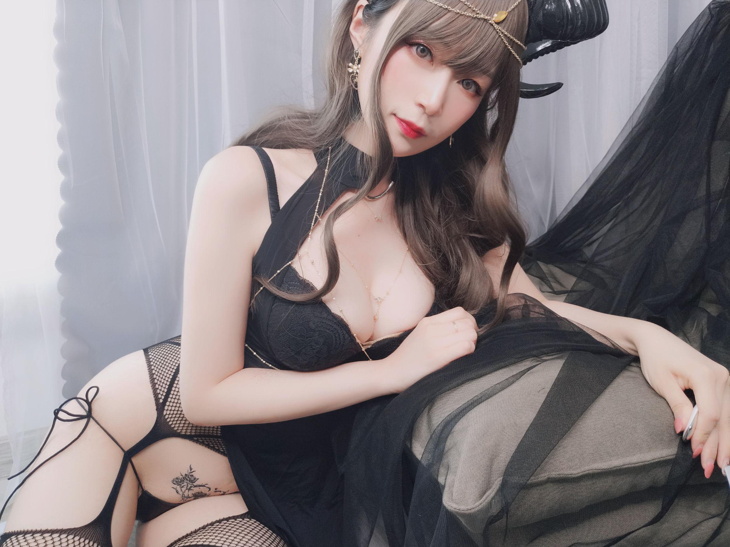 Coser小姐姐白银 《黑山魅魔》 写真集(22)