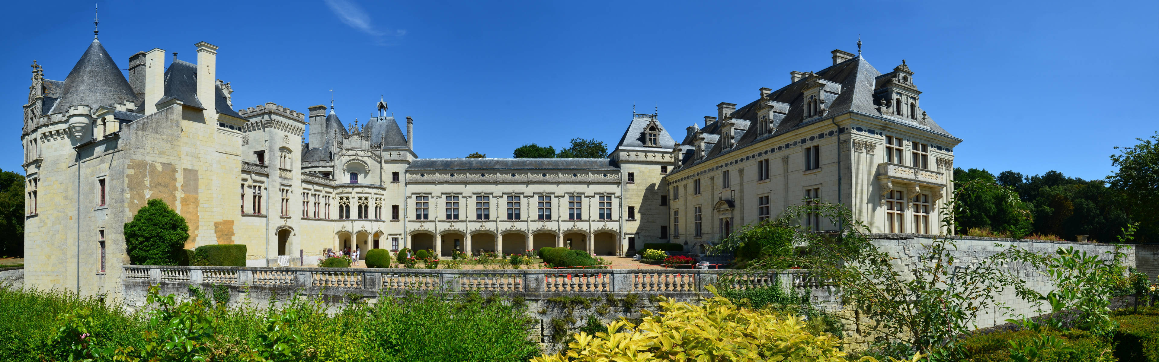 Chateau of Champigny sur Veude.jpg