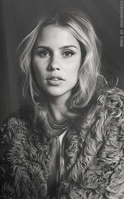 Claire Holt I2vbOhy2_o