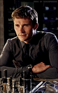 Scott Eastwood W3ARGLll_o