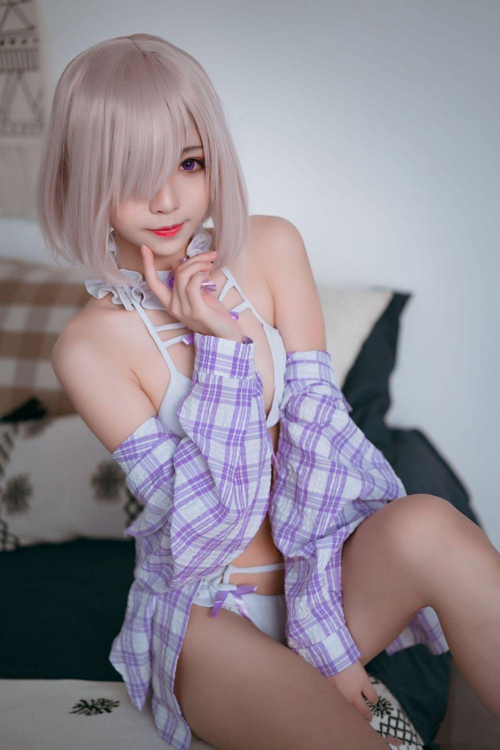 [福利女神cosplay] 大大卷卷小卷 - 白内衣 妩媚套图(6)