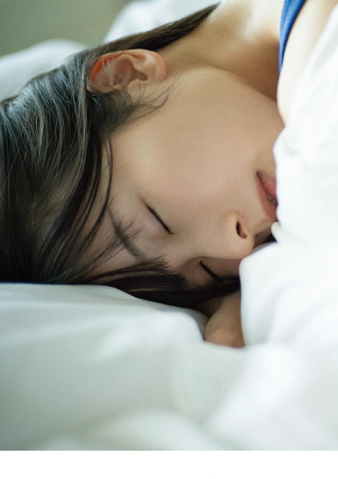 Kotoko Sasaki 佐々木琴子, 1st写真集 「明け方の夢」 Set.02(1)
