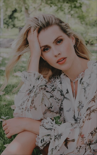 Claire holt DuKv76ug_o