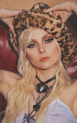 Taylor Momsen ITtqJYbE_o