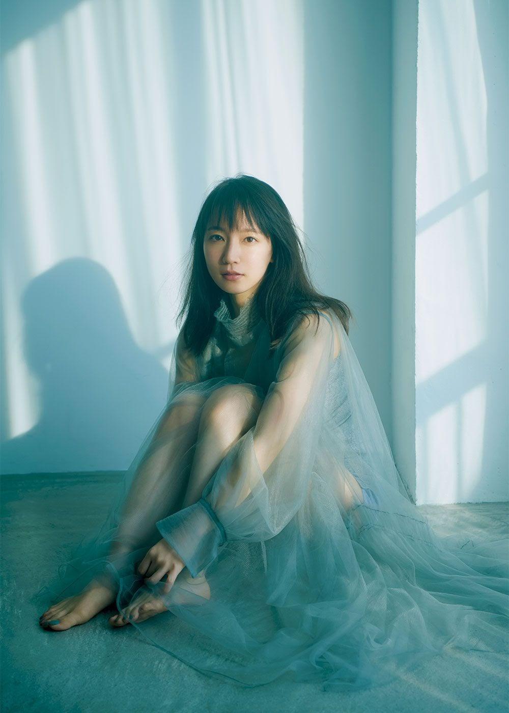 Riho Yoshioka 吉岡里帆, Shukan Bunshun 2020.11.26 (週刊文春 2020年11月26日号)(8)