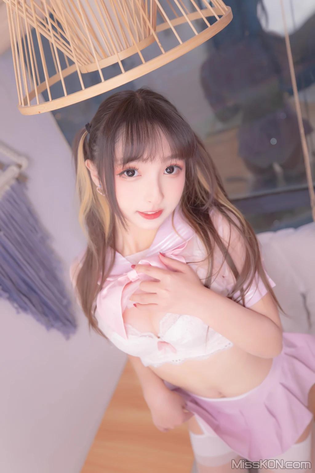 Coser@神楽坂真冬 Vol.079: 绝对企画-透明黑白水手服《特別なことに》 (150 photos )(36)