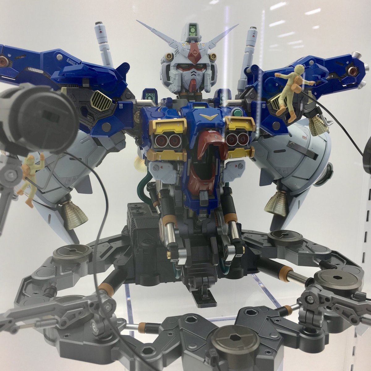 Nu Gundam Bust Display (Formania EX / Bandai) - Page 4 JuWebeZN_o