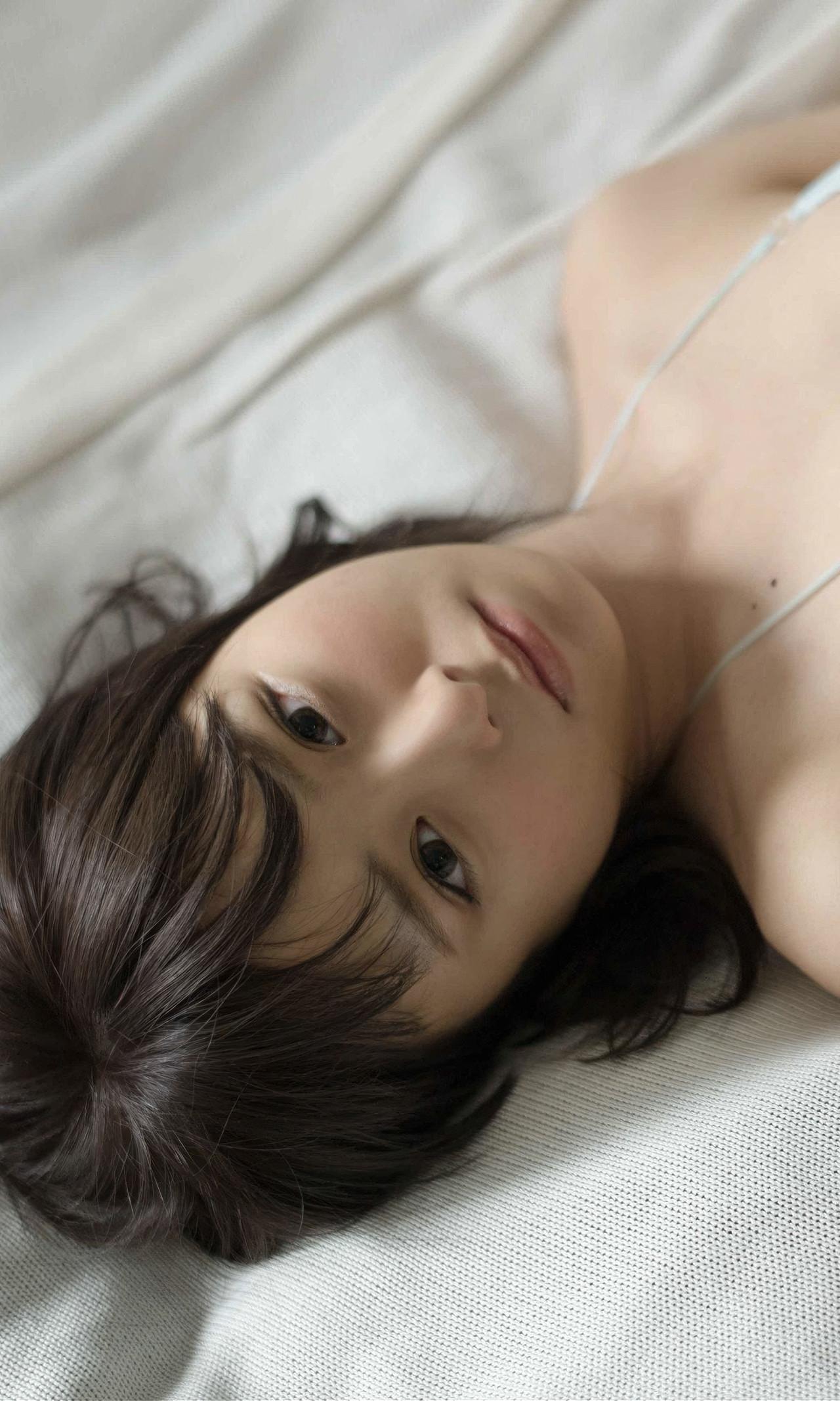 Rena Sato 佐藤麗奈, 週プレ Photo Book 「不思議の国のさとれな」 Set.01(4)