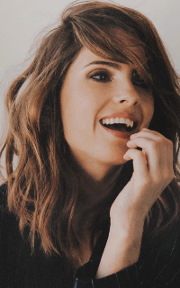 Shelley Hennig  1rMW6xlF_o