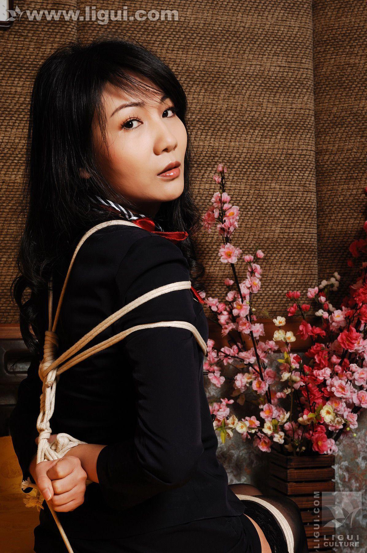 Model LISA《成熟大学教导处主任也玩美束》 [丽柜美束LiGui] 丝足写真图片(11)