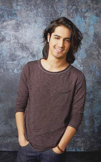 Avan Jogia DwtfWbOL_o