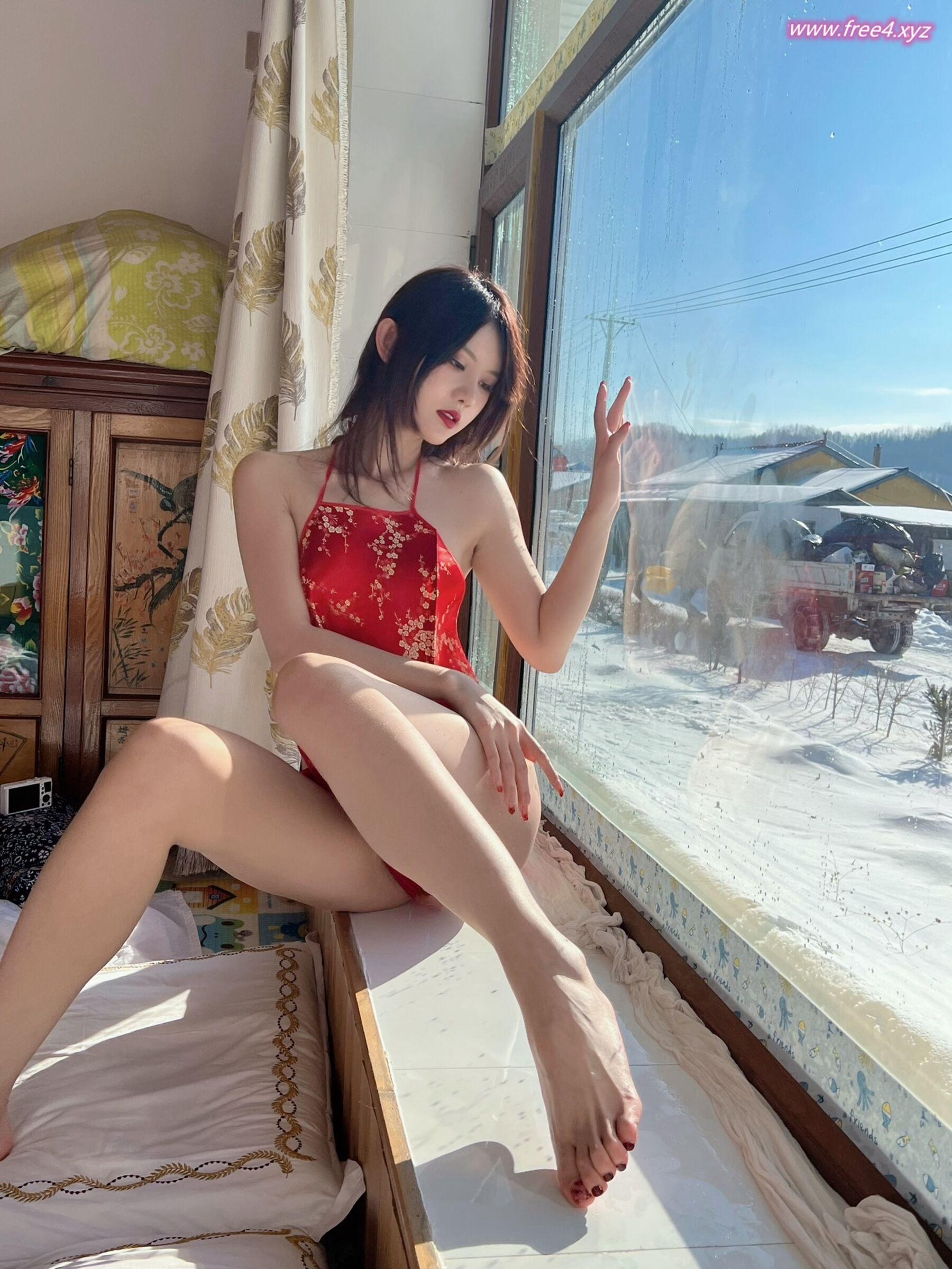 未分类性感写真 阿朱《微密圈：红肚兜+下班地铁+乘务员+缆车》(40)