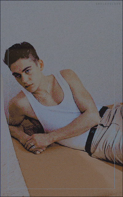 (avatars) Hero Fiennes Tiffin VsIY0fje_o