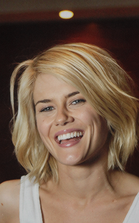 Rachael Taylor 8ZlsSybs_o