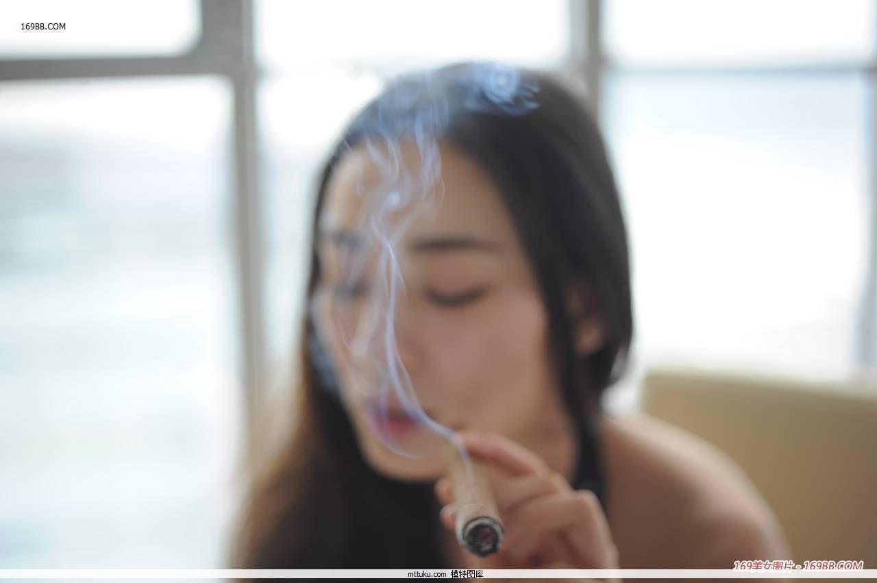 抽雪茄的白富美林希(24)