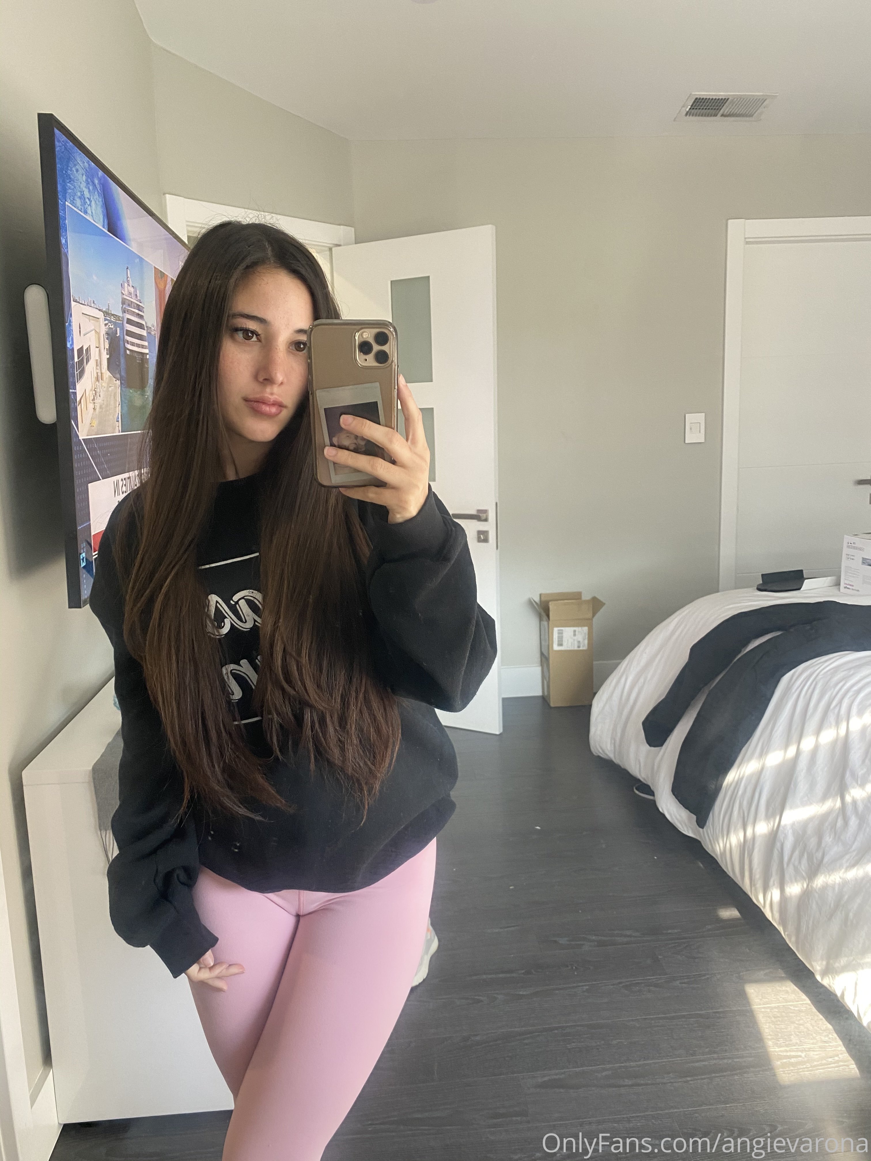 Angie Varona Pic