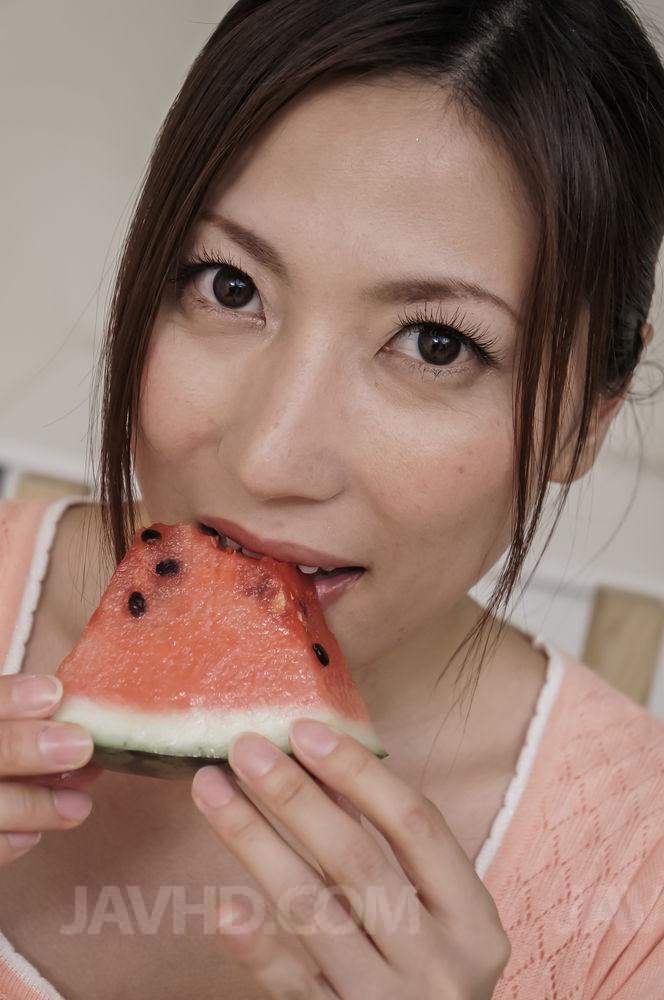 Mirei Yokoyama naughty doll eats water melons and enjoys penis(7)