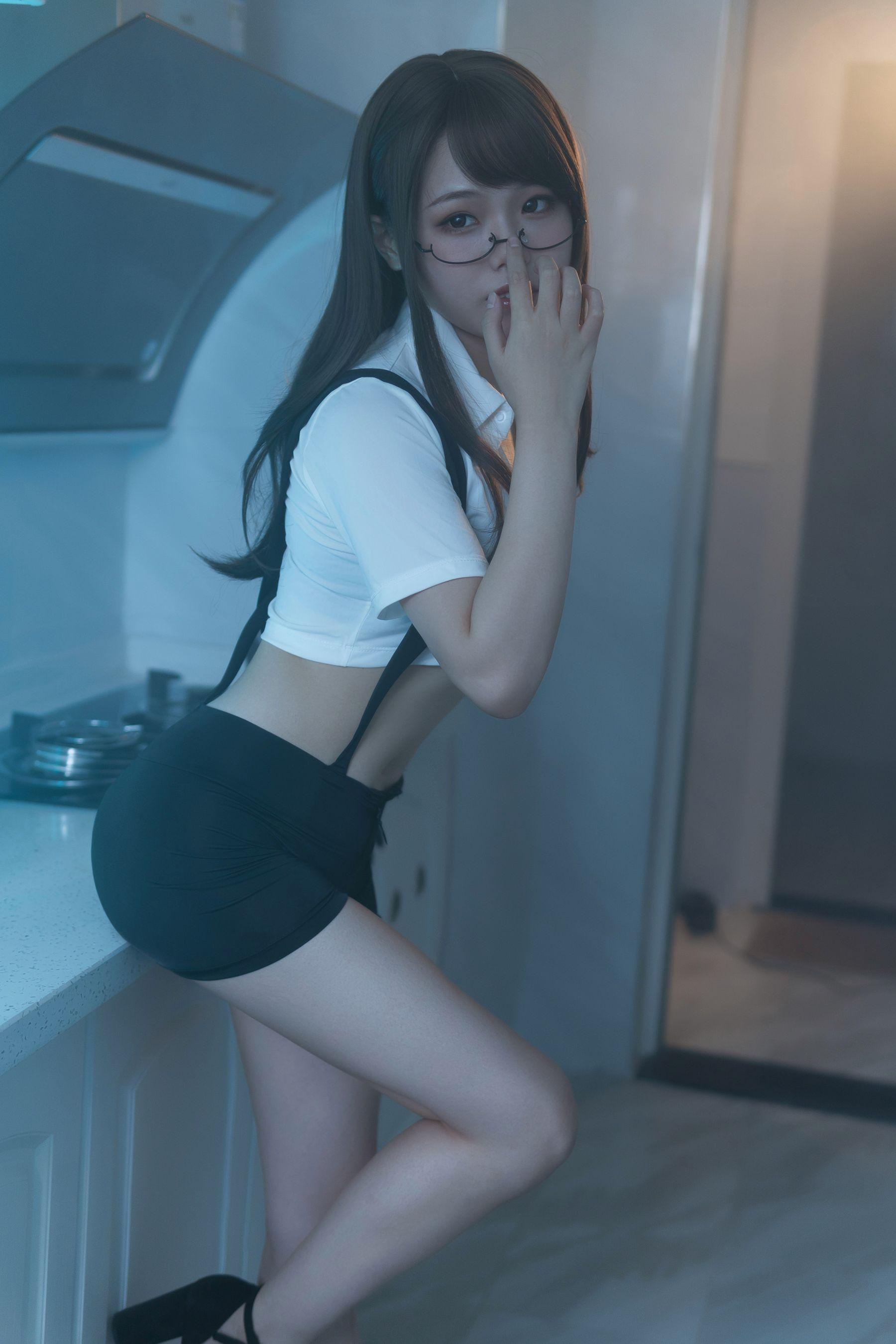 [Cosplay] 七月喵子 – 眼镜娘1号 写真套图(5)