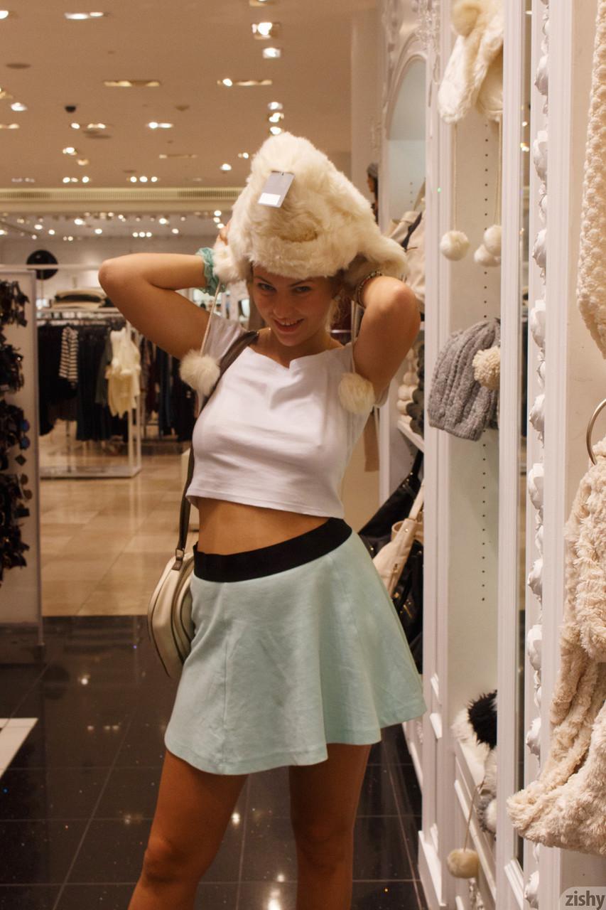 Russian babe Tatiana Penskaya flashing her boobs and pussy in the mall(7)