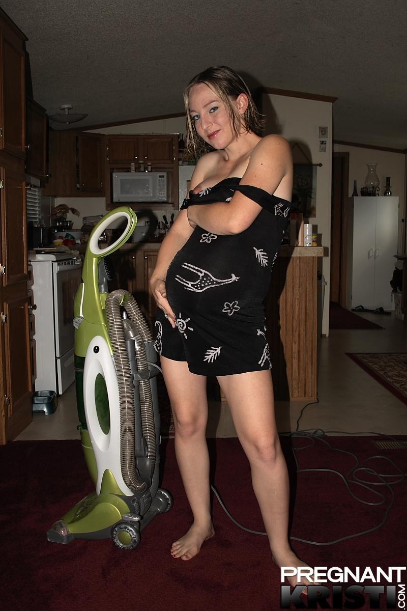 Pregnant amateur takes a vacuum cleaner attachment to her horny pussy(4)