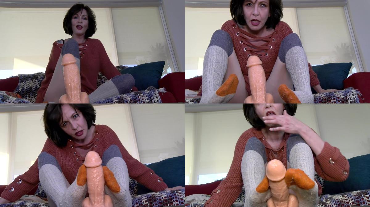 Mrs Mischief – Sockjob from big Sister like Old Times