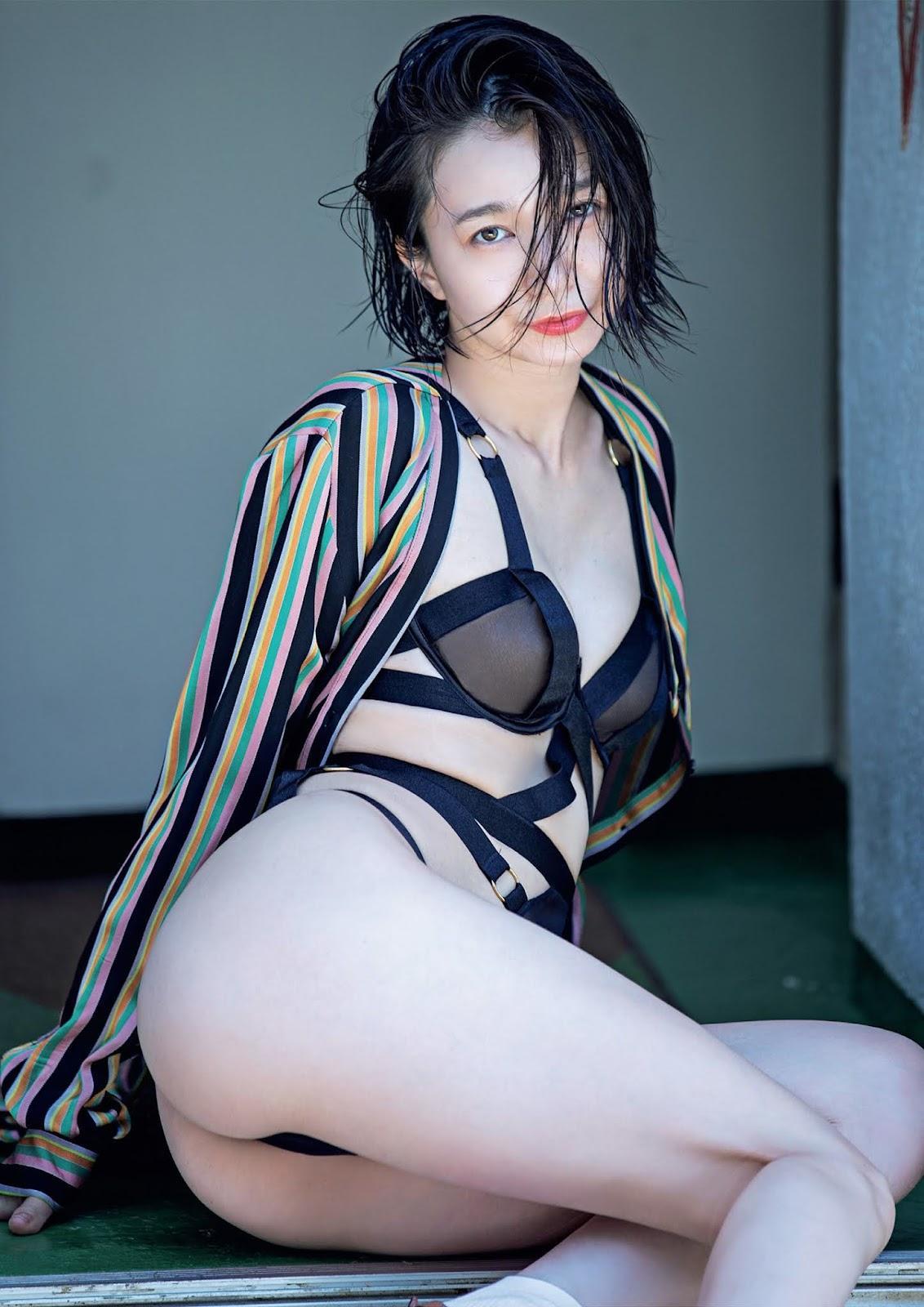 Serina 芹那, Weekly Playboy 2021 No.43 (週刊プレイボーイ 2021年43号)(2)