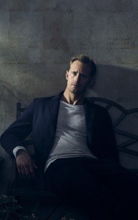 Alexander Skarsgard  F6ApxsAv_o