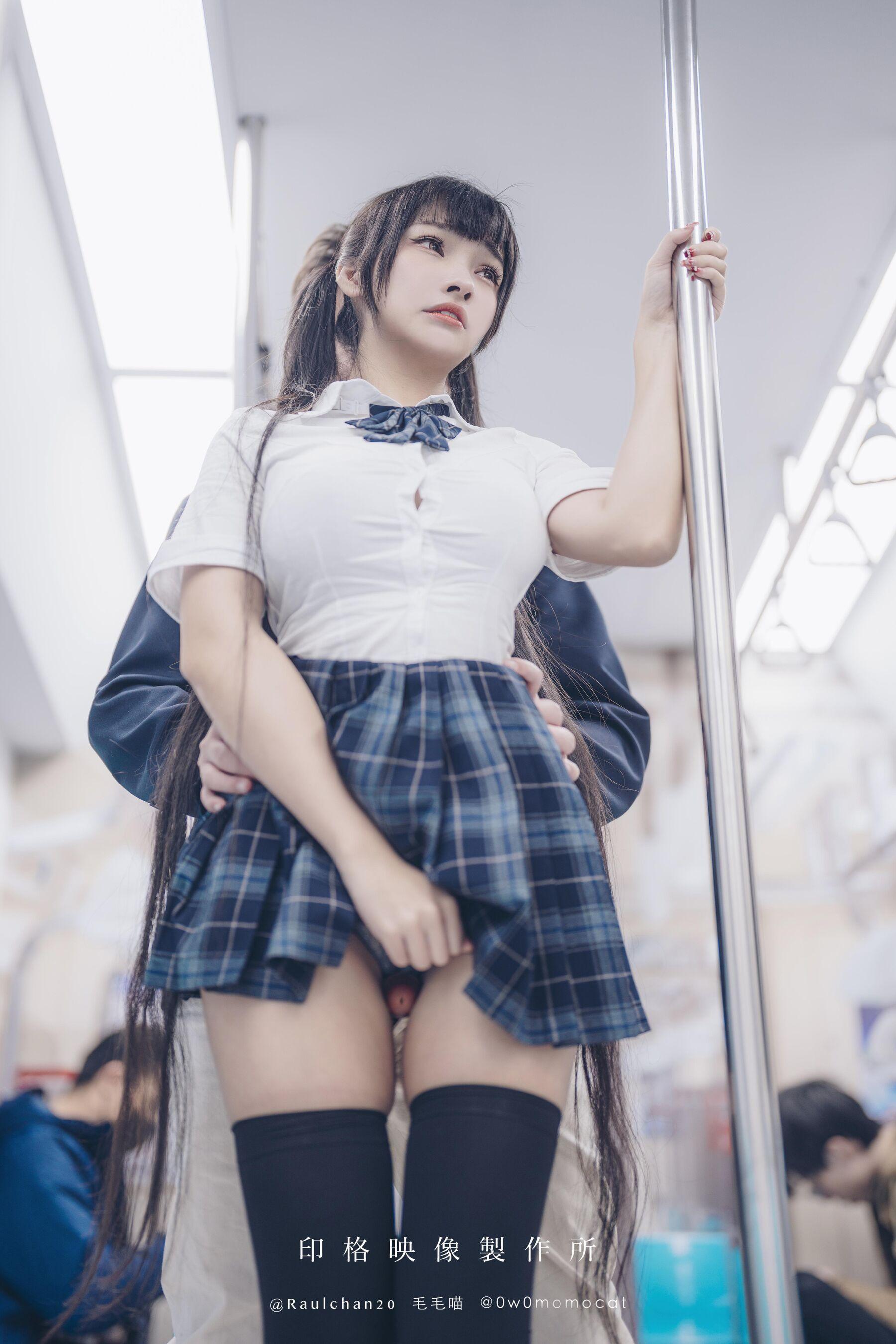 国模套图 慕慕Momo《🚄 电车通学少女 🆘》(16)