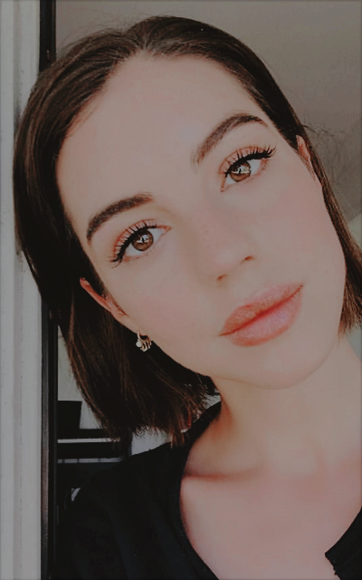 Adelaide Kane 02KKVLp1_o