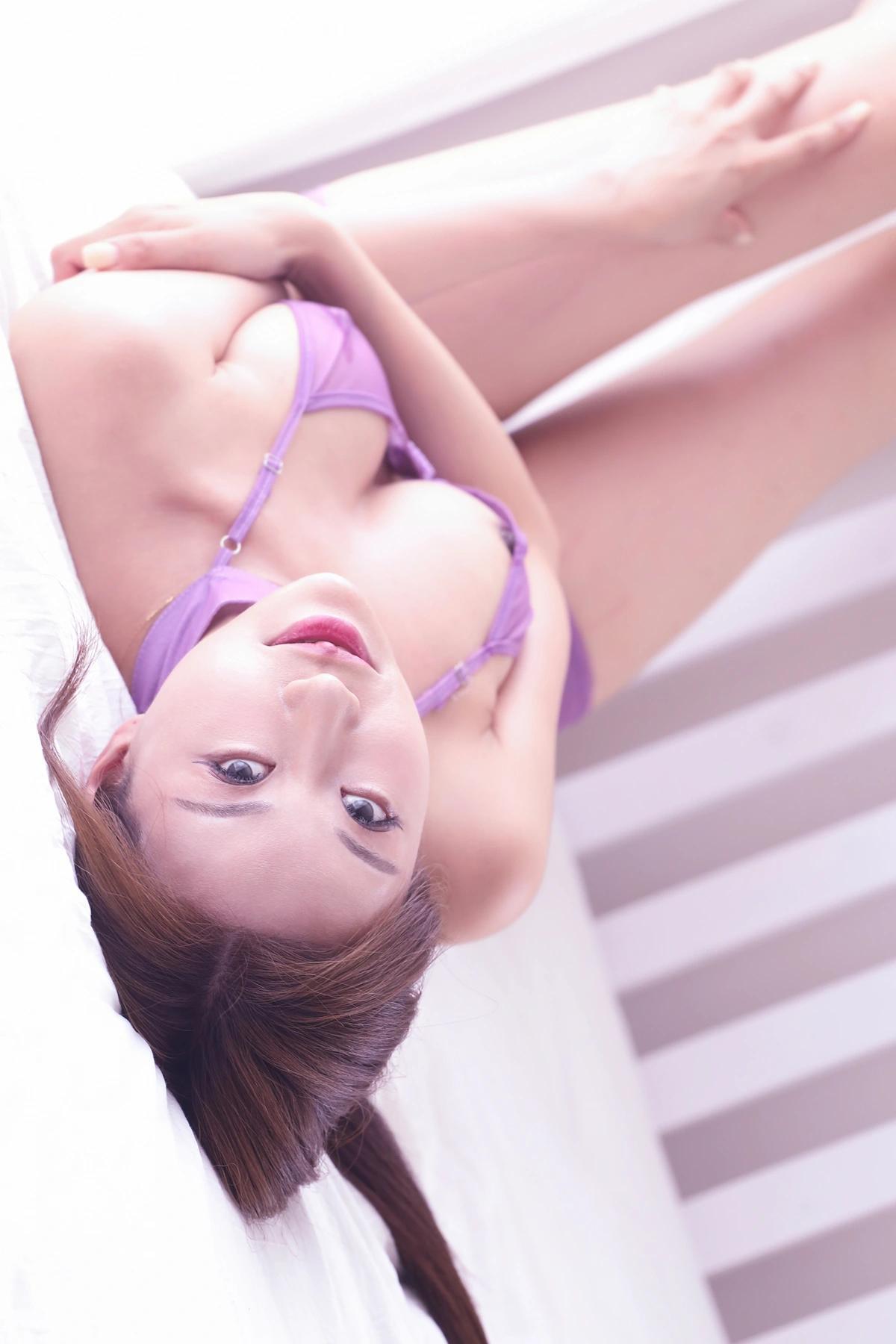 Min Harin 민하린, PhotoBook 「Suspicious Beauty Salon」 Set.03(9)