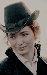 Eleanor Tomlinson AaUyFWUs_o