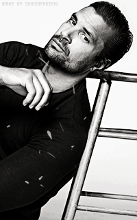 Manu Bennett MW79a95Y_o