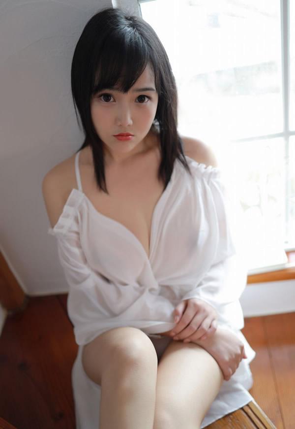 童颜巨乳徐微微薄透服饰楼梯写真凸点若隐若现(3)