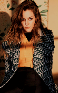 Riley Keough H6E5LFyQ_o