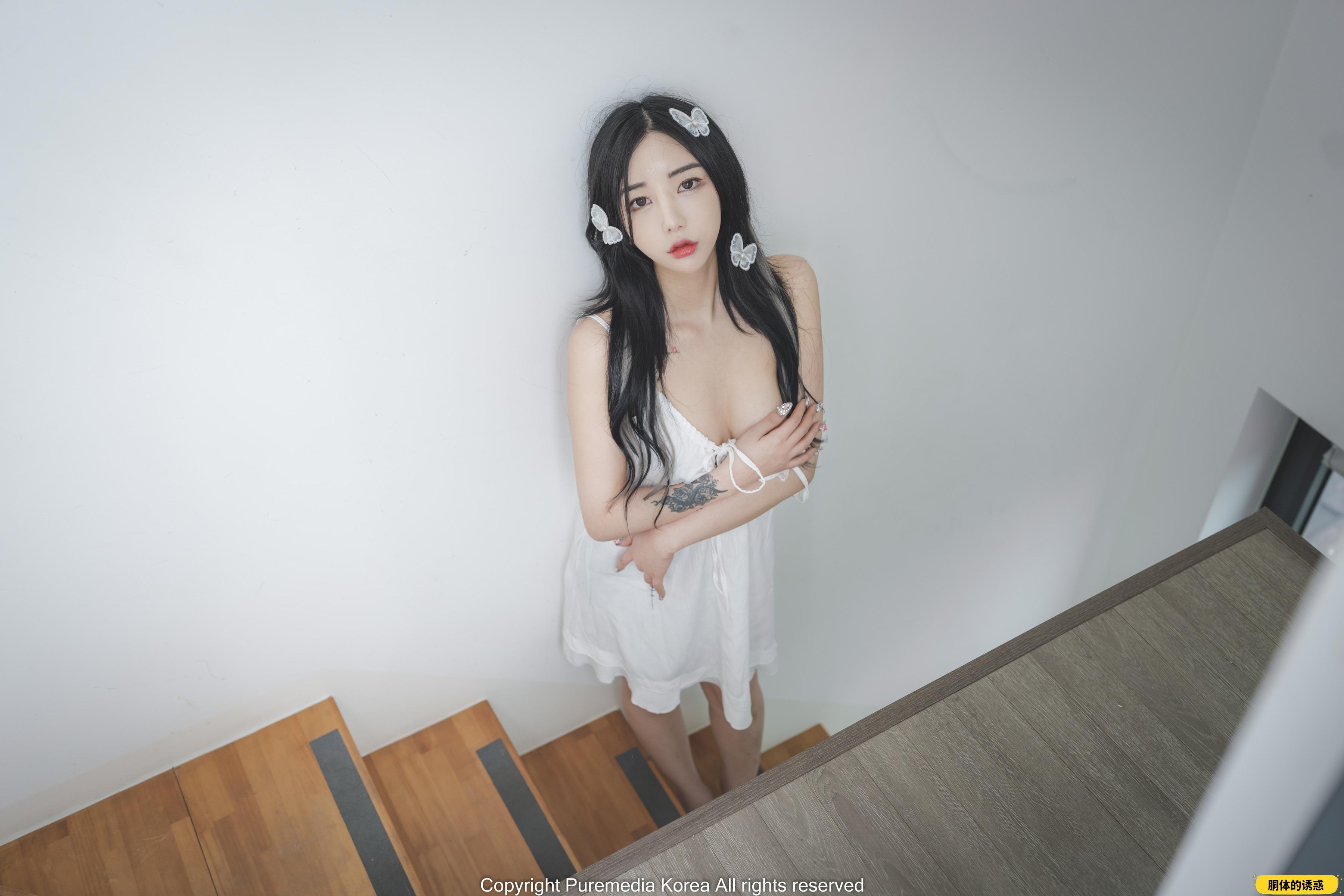 PURE MEDIA VOL.180 Jia Angel on the ground [121P]