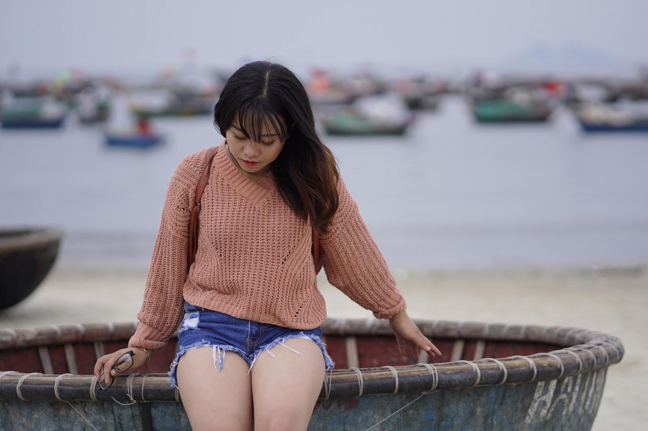 Stunning Asian babe poses in her jean shorts & sweater in public(7)