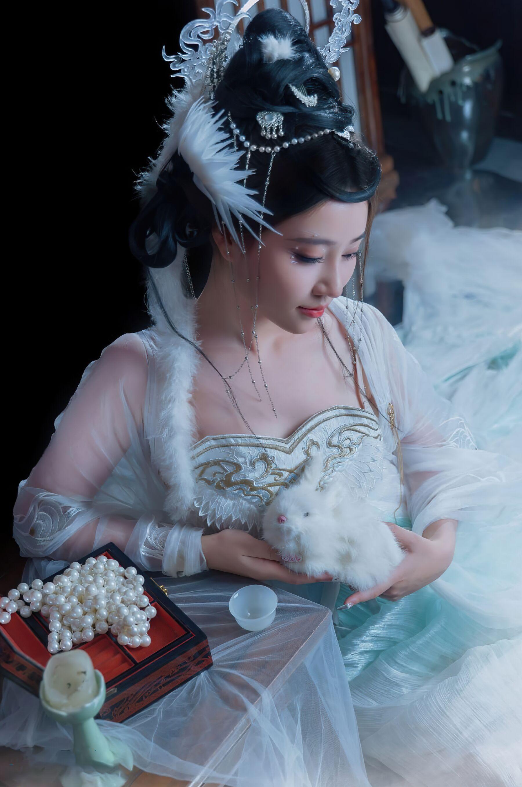 国模套图 年年《嫦娥仙子》(1)